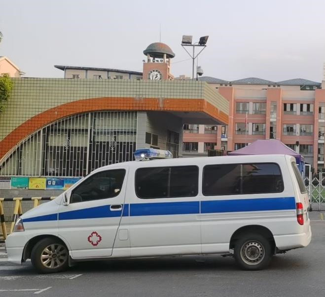 甘州救护车出租护送骨折病人一公里多少钱